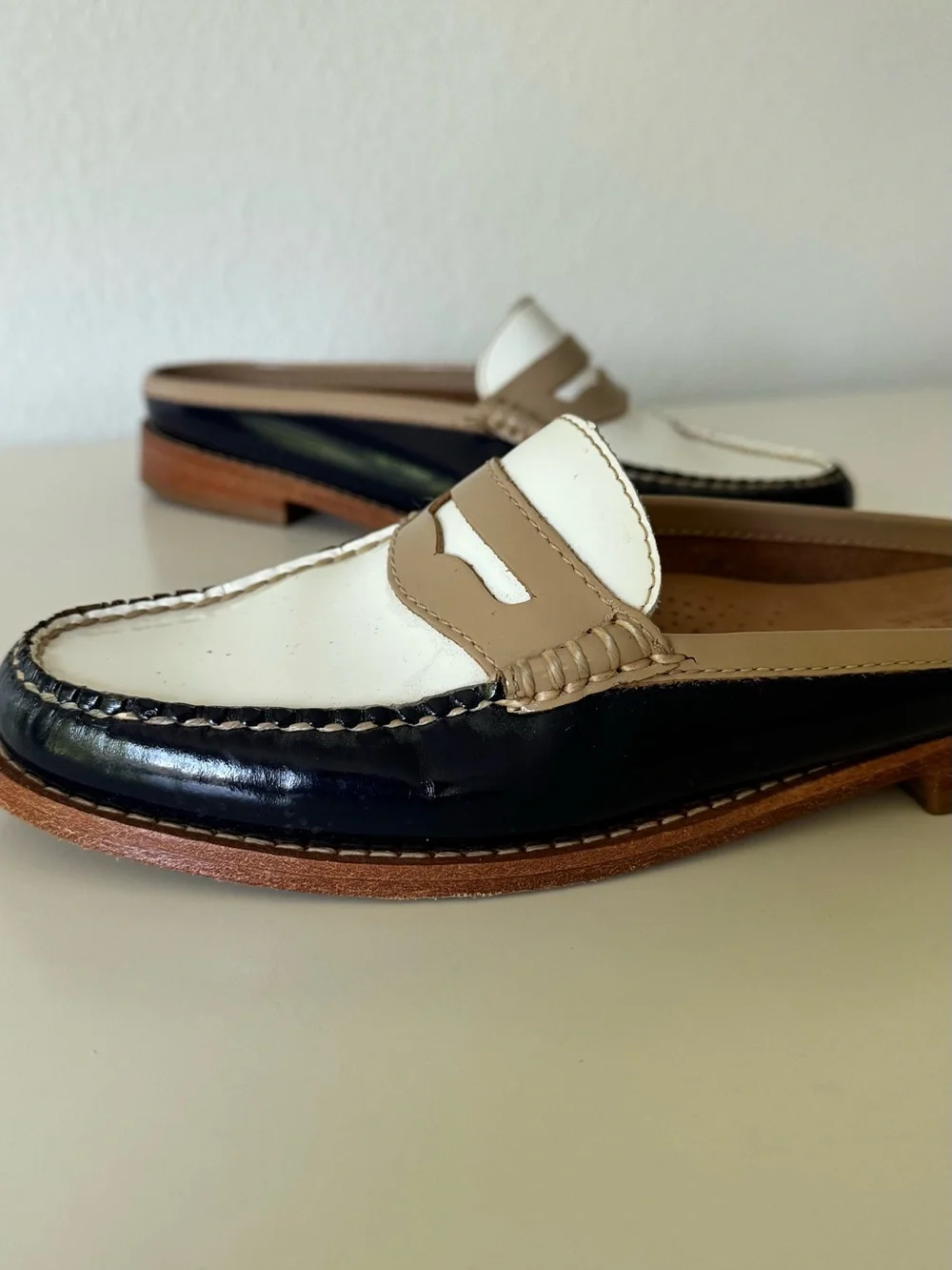G.H. Bass & Co. Weejuns Tri-Color Diane Penny Slides, White, Tan & Navy 5.5 - Picture 8 of 10